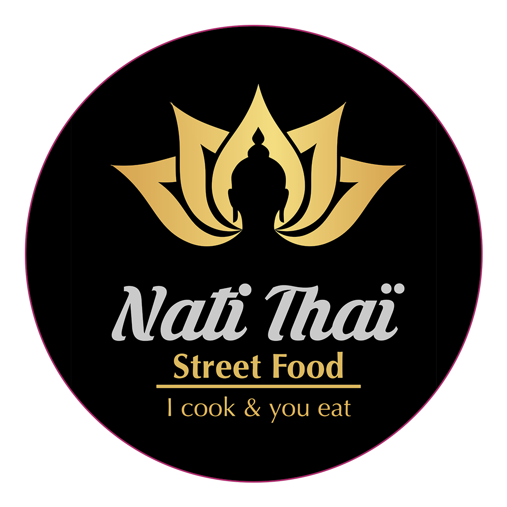 Bœuf sauté aux légumes et basilic thaï avec des nouilles   